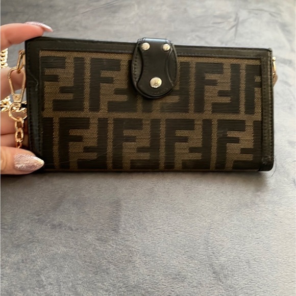 Fendi Wallet on Chain - Picture 2 of 14